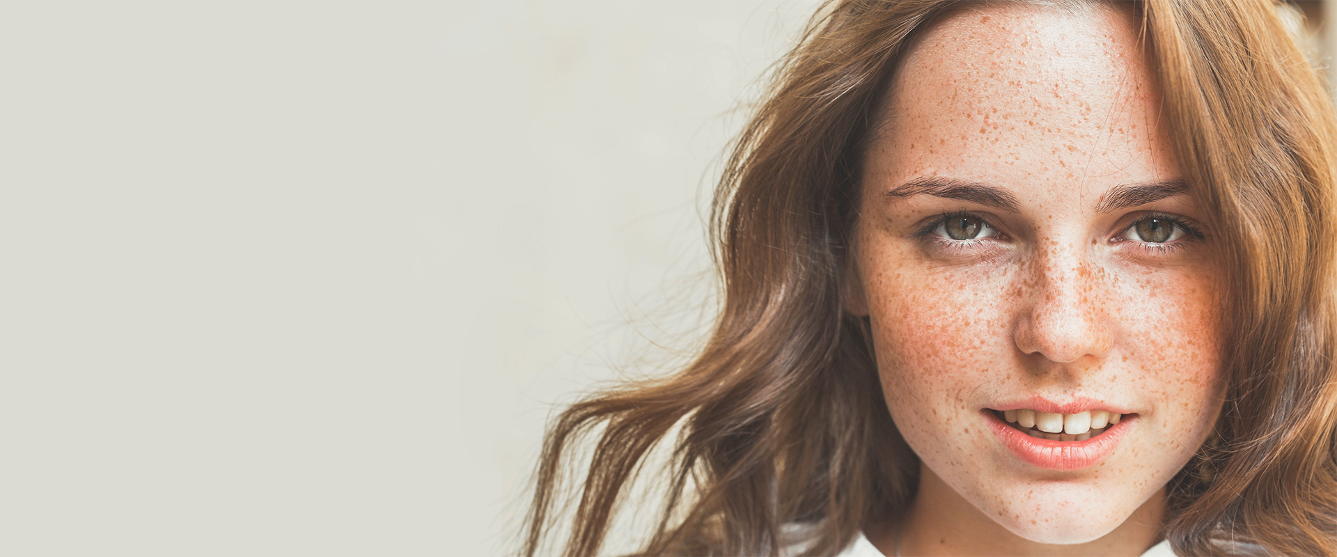 Beauty trend: come realizzare le lentiggini finte