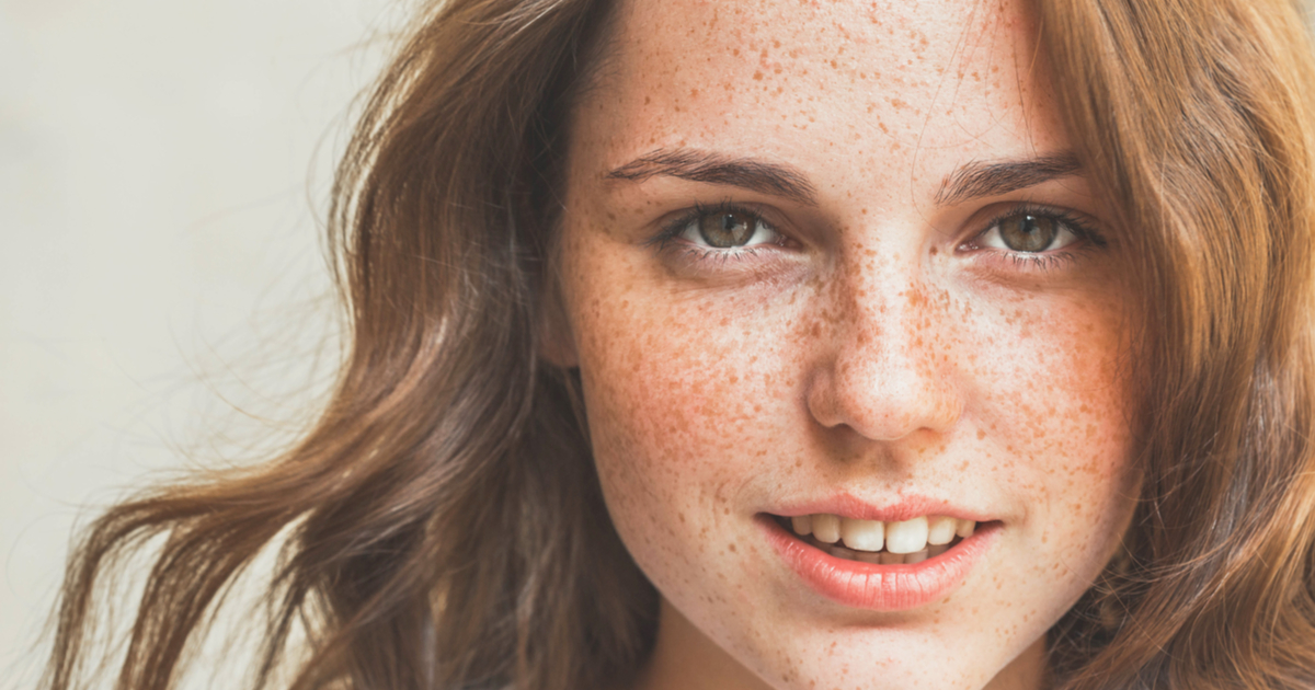 Beauty trend: come realizzare le lentiggini finte
