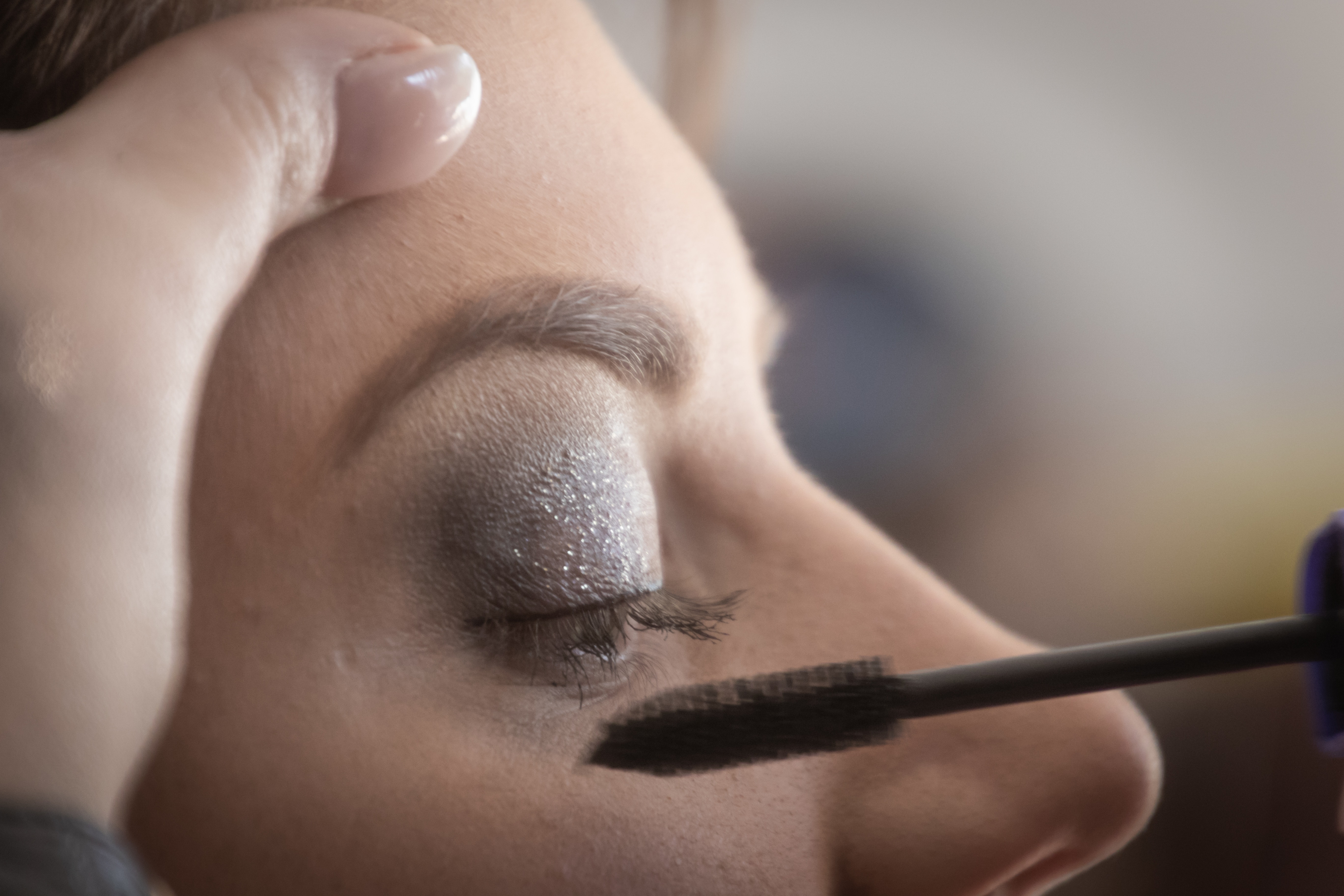 Mettere mascara basso verso l'alto