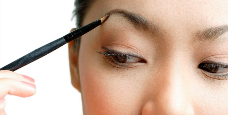 Sopracciglia definite occhi piccoli