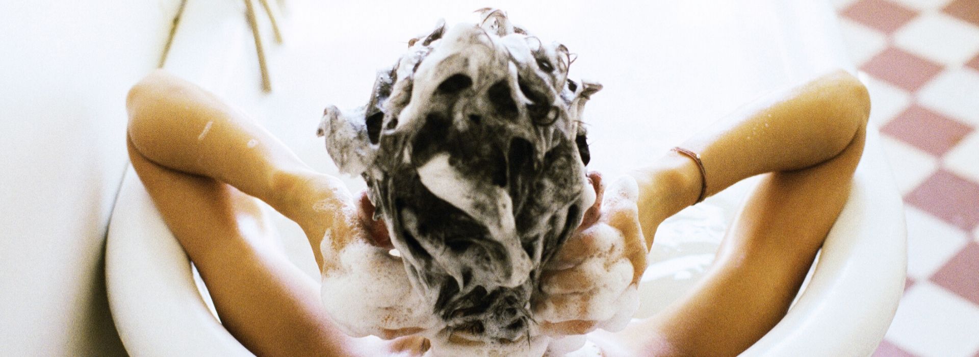 Come scegliere un buono shampoo inci, segreti e consigli per capelli al top!