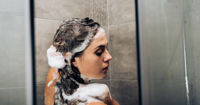 Come lavarsi i capelli in maniera corretta: i nostri consigli