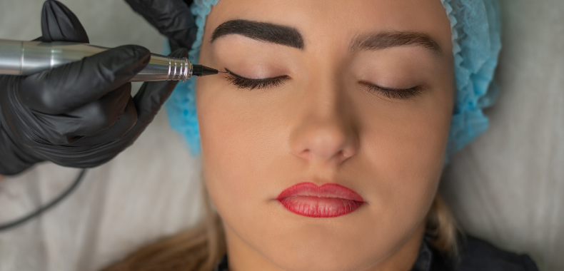 eyeliner-semipermanente-esecuzione