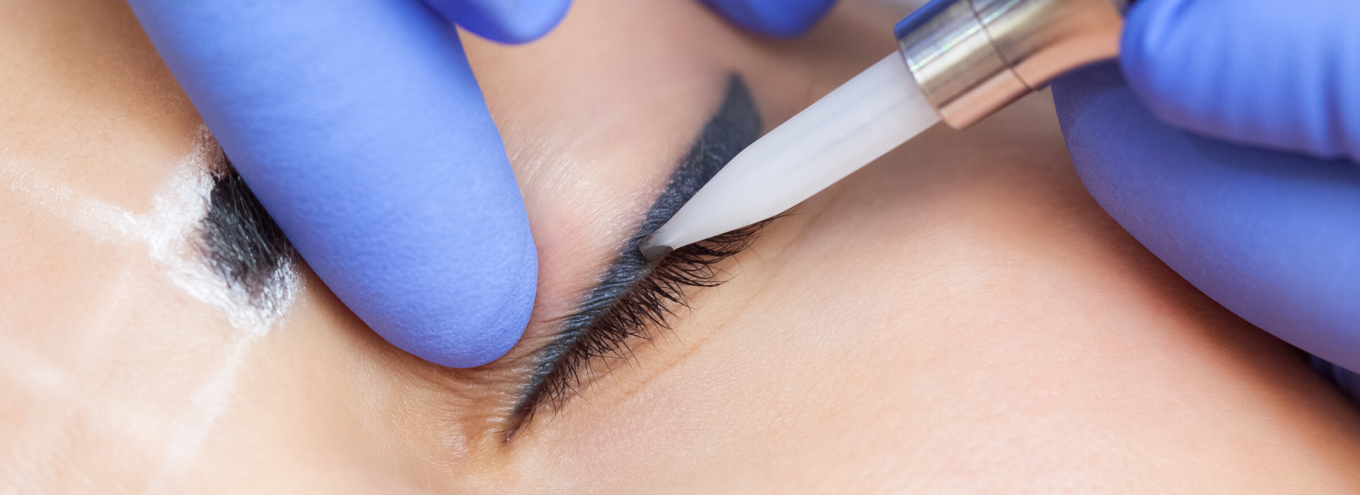 La guida completa all’eyeliner semipermanente