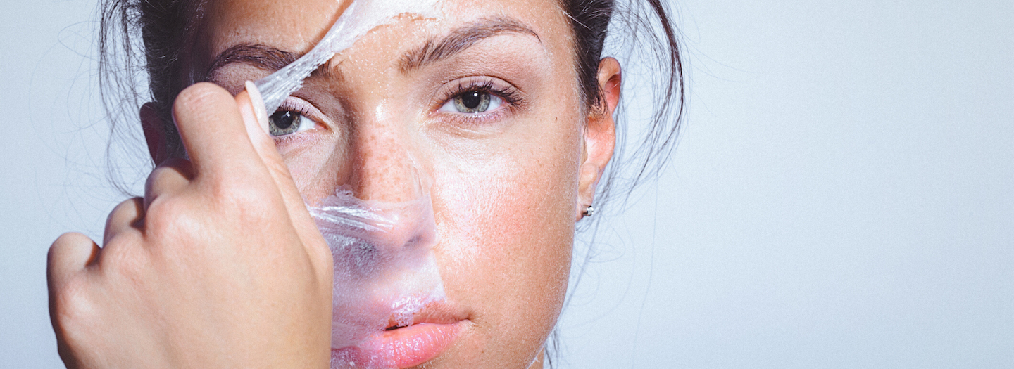 Peeling viso: come farlo e quale esfoliazione scegliere?