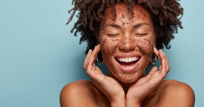Scrub al caffè: le ricette e i benefici