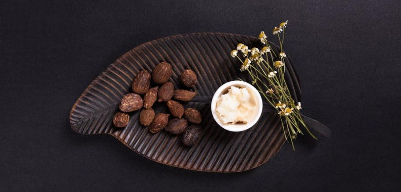 Burro di karitè sul piatto