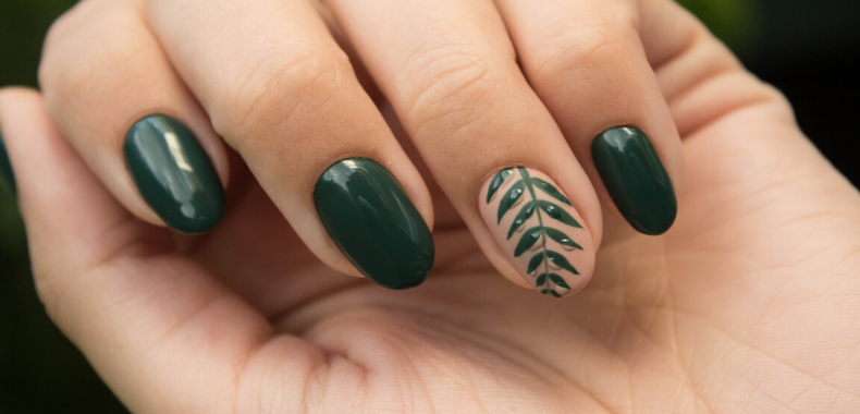 Manicure verde