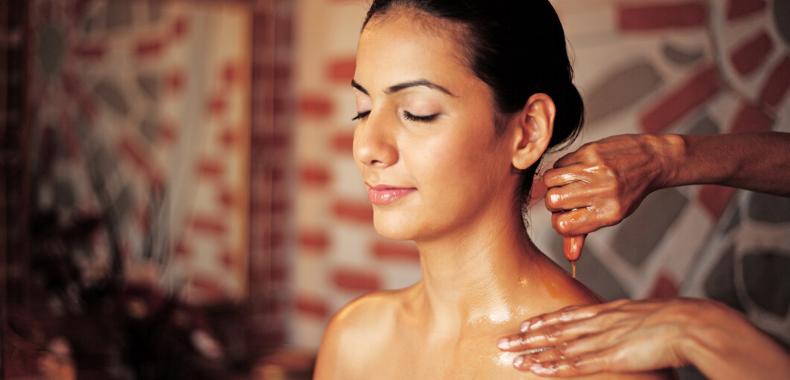 medicina-ayurvedica-massaggio