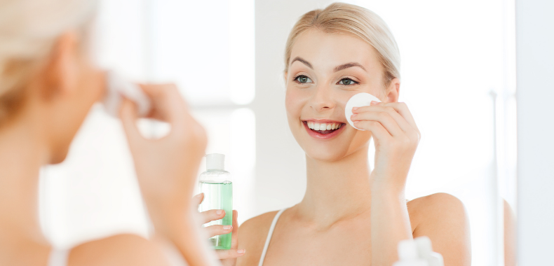 applicazione tonico viso