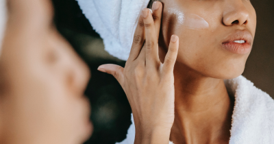 Pelle sensibile viso: ecco la corretta skincare