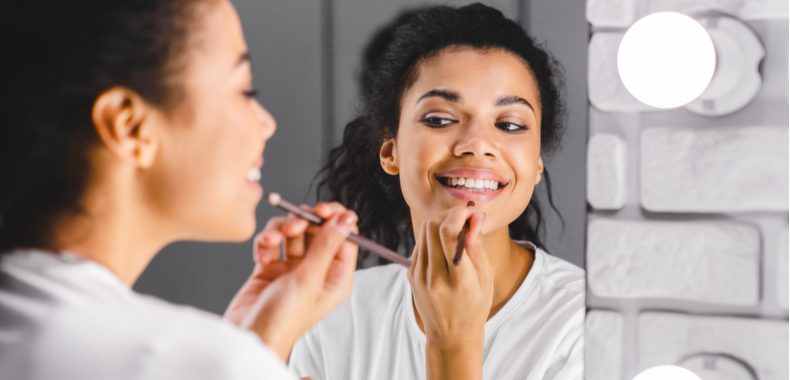 applicare matita labbra