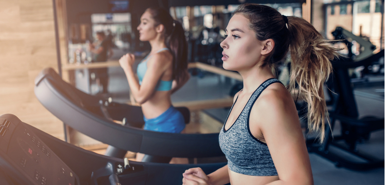 trucco palestra ragazza tapis roulant
