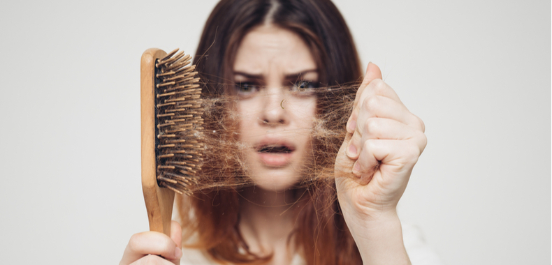 caduta capelli spazzola